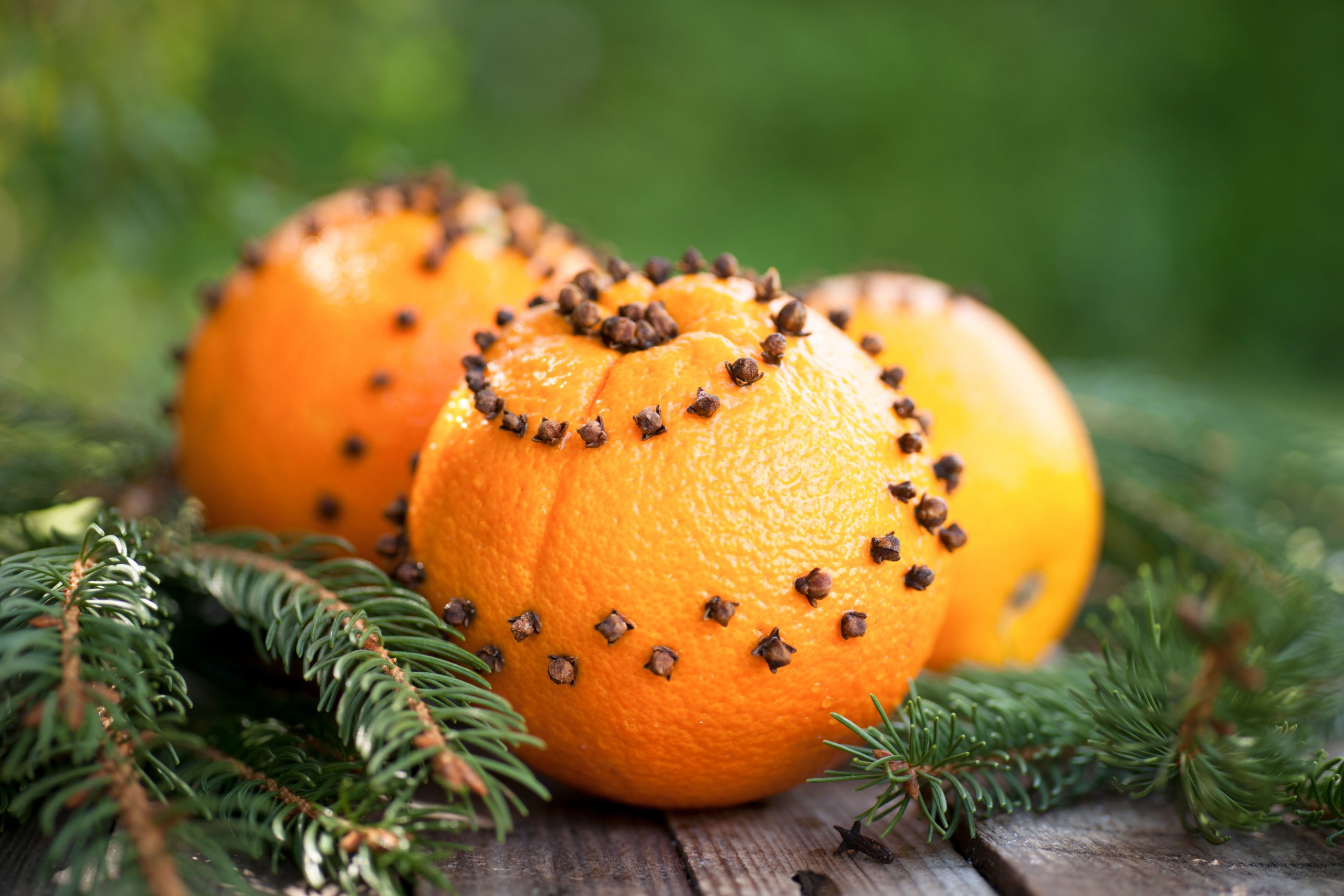 Das duftet nach Weihnachten: Orangen mit Nelken - einfaches DIY ...